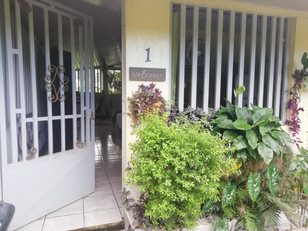 Casa Sophia: Triple Apartment Options with Wi-Fi Guapiles Exterior photo