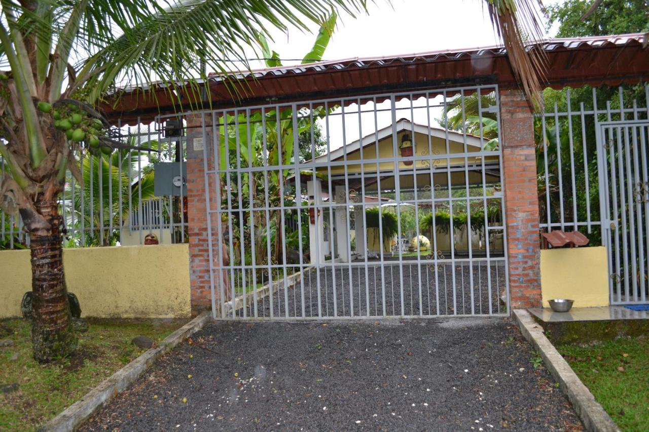 Casa Sophia: Triple Apartment Options with Wi-Fi Guapiles Exterior photo