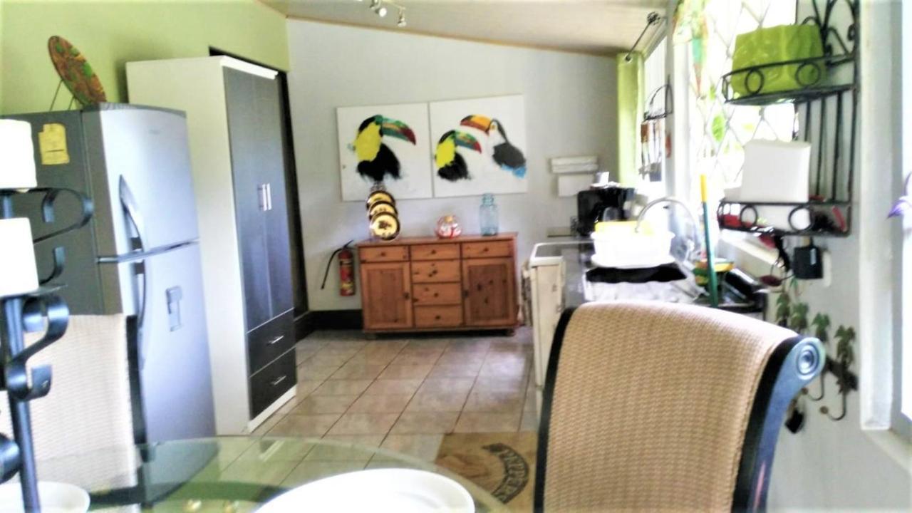 Casa Sophia: Triple Apartment Options with Wi-Fi Guapiles Exterior photo