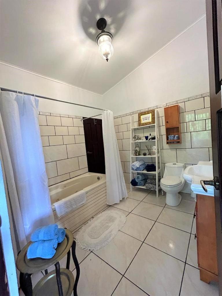 Casa Sophia: Triple Apartment Options with Wi-Fi Guapiles Exterior photo